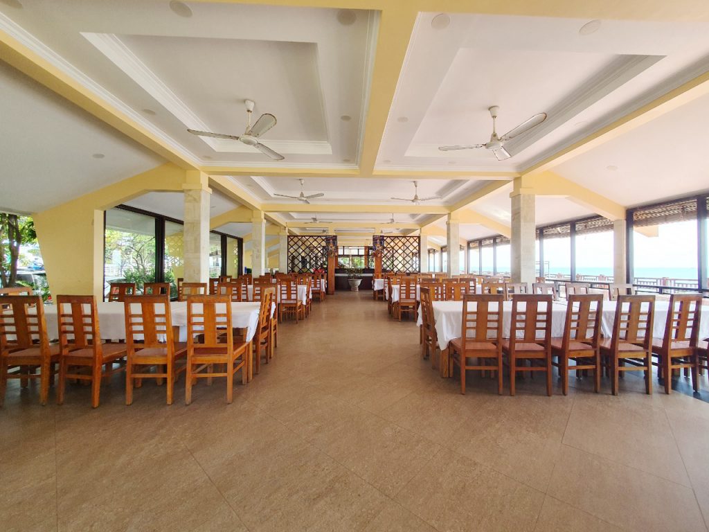 Điểm danh nhà hàng view biển Phan Thiết đẹp lung linh 6