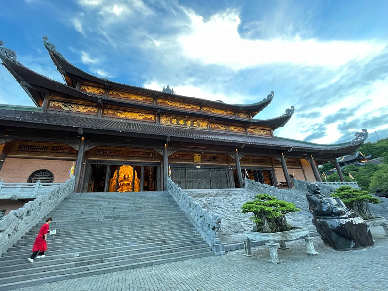 Chiêm ngưỡng Điện Tam Thế Chùa Bái Đính uy nghi giữa đất trời Tràng An 2