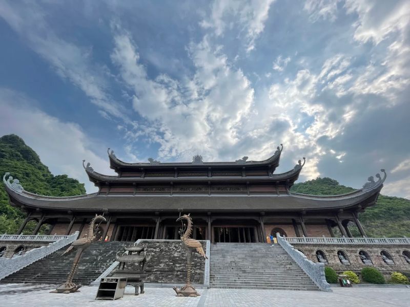 Điện Tam Thế chùa Tam Chúc: Công trình đồ sộ tại Hà Nam 2