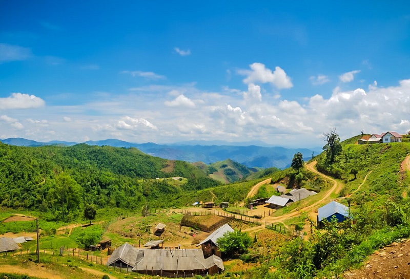 Trải nghiệm đỉnh Nà Lay nơi mây trời và thung lũng hòa vào nhau 8