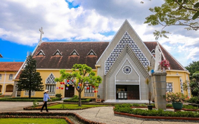 Dòng Mến Thánh Giá Thủ Thiêm: Biểu tượng tôn giáo tại Sài Gòn 5