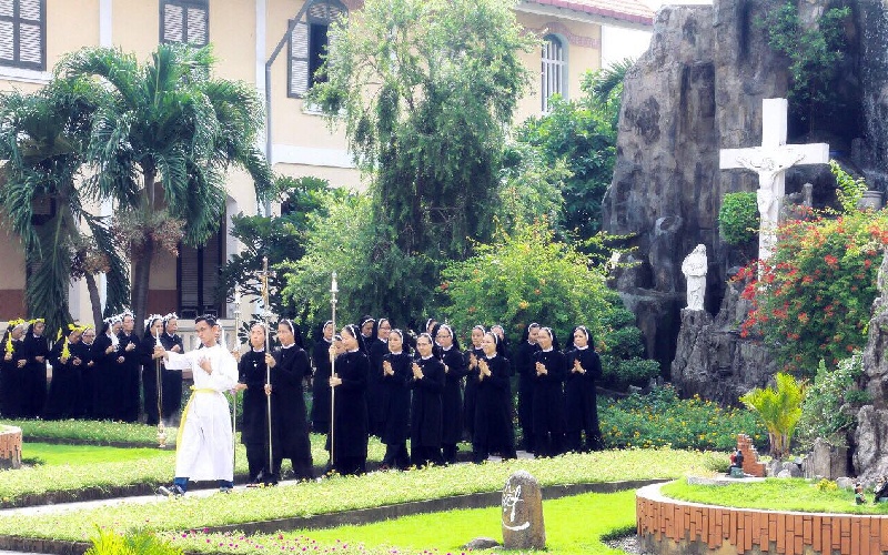 Dòng Mến Thánh Giá Thủ Thiêm: Biểu tượng tôn giáo tại Sài Gòn 8