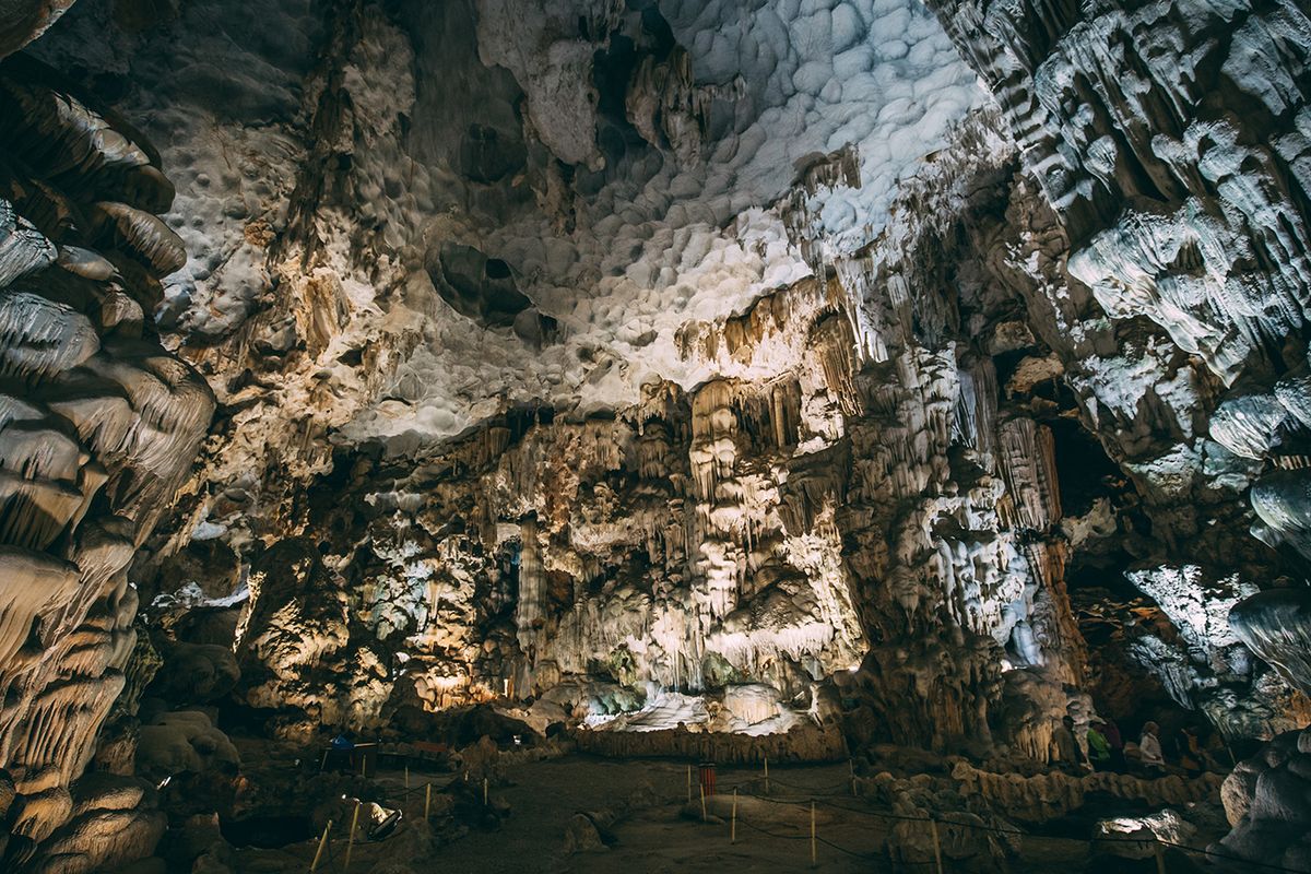 Động Thiên Cung - Ấn tượng hang động lộng lẫy nhất nơi Vịnh Hạ Long 11