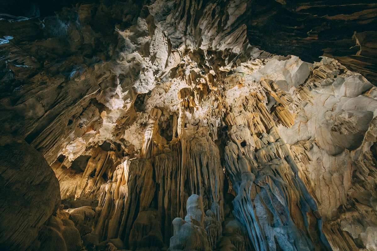 Động Thiên Cung - Ấn tượng hang động lộng lẫy nhất nơi Vịnh Hạ Long 7
