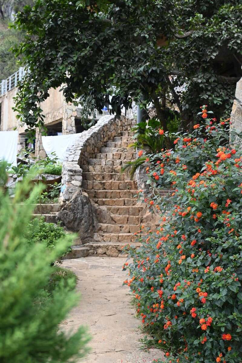 Review Dong Van Cliffside House, nhà bên vách đá sát vách phố cổ 3