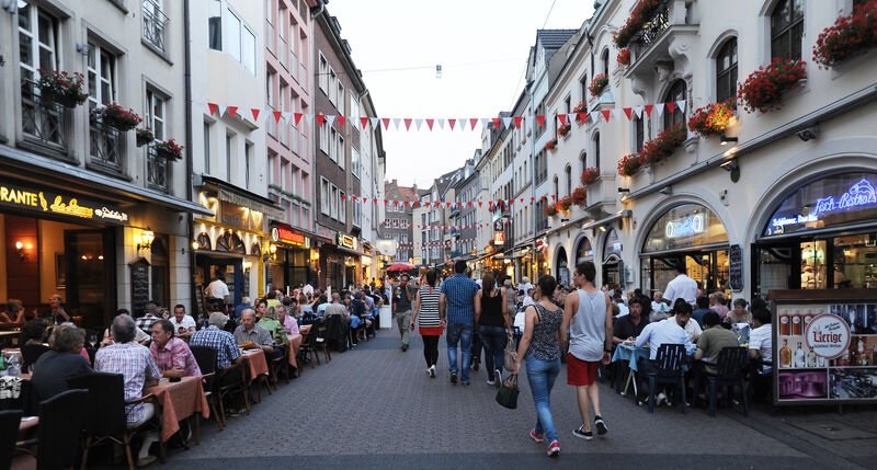 Du lịch Altstadt: Hành trình về phố cổ xinh đẹp giữa lòng Thụy Sĩ 9