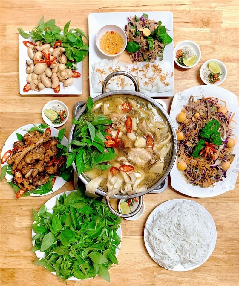 Du lịch Đà Lạt tháng 8, nơi rừng thông rực rỡ trong nắng 12