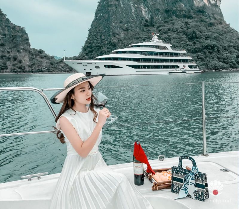 Du lịch Hạ Long tháng 8 có gì? Kinh nghiệm khám phá trọn vẹn từ A - Z 7