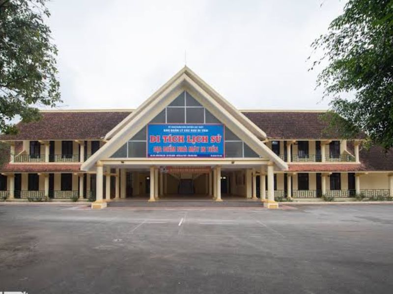 Du lịch Lạc Thủy Hòa Bình: Hành trình qua hang động và di tích 4