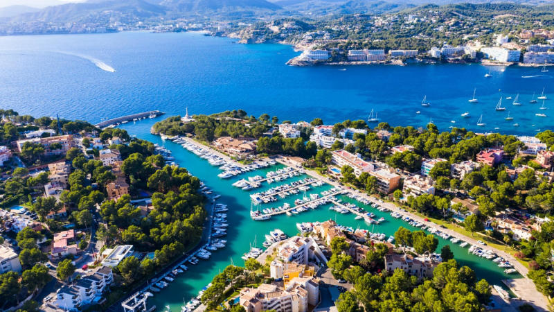 Khấy động đảo tiệc tùng Mallorca nổi tiếng ở Tây Ban Nha 6