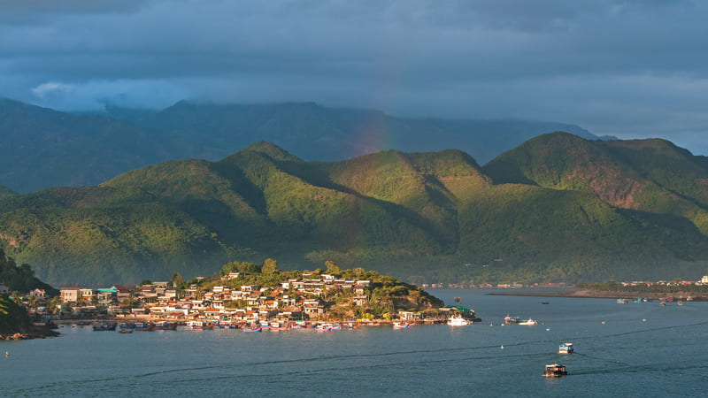 Du lịch Nha Trang tháng 5, thời điểm vàng cho mùa biển rực rỡ 10