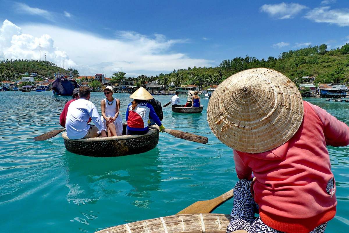 Du thuyền Emperor Nha Trang - Khám phá trọn vẹn vẻ đẹp vịnh Nha Trang 6
