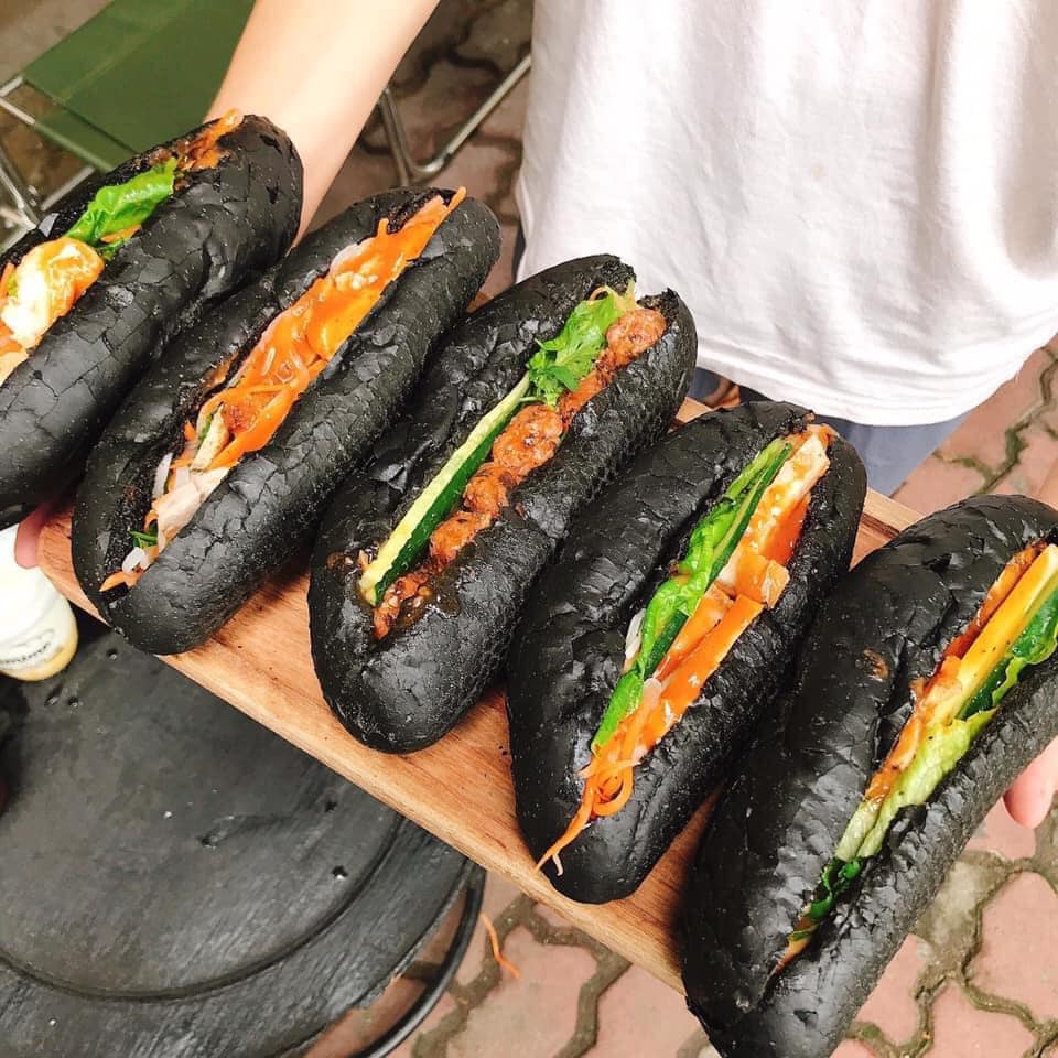Đừng bất ngờ khi thấy bánh mì Bamimo đen như than cực hút khách tại Hạ Long 5