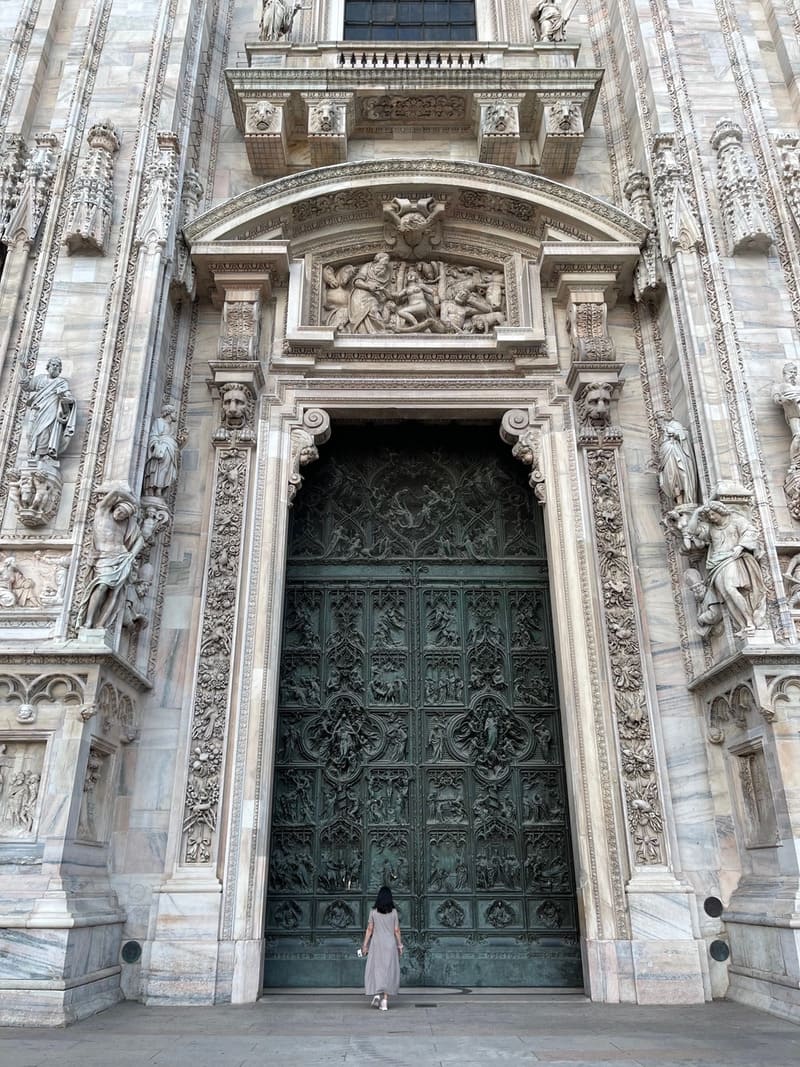 Duomo Di Milano - Đại thánh đường tráng lệ, lâu đời nhất nước Ý 11