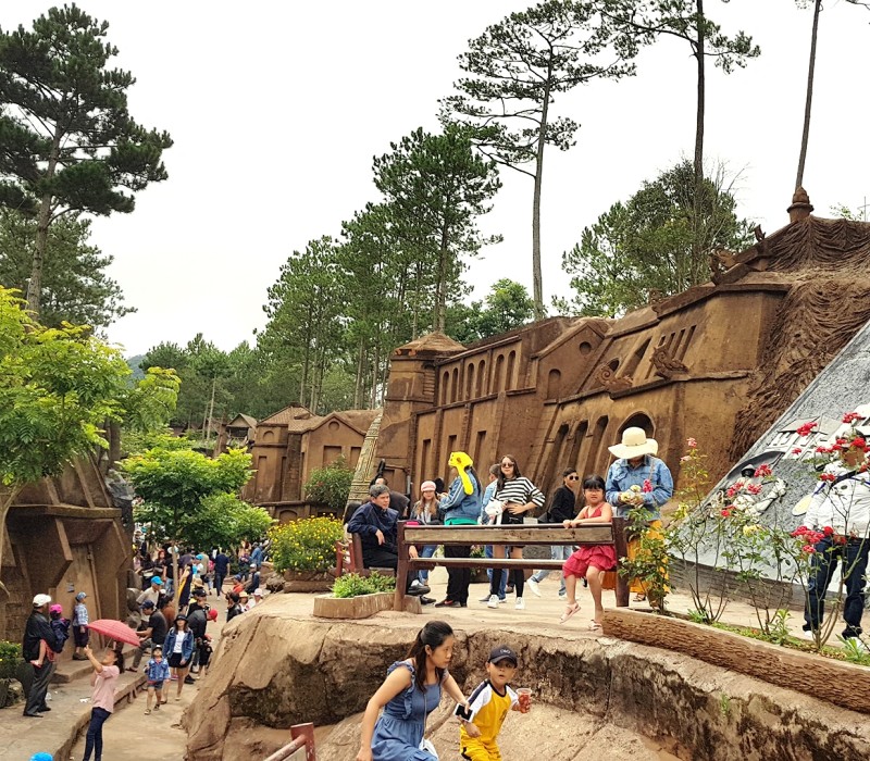 Đường Hầm Điêu Khắc: Tuyệt tác kiến trúc phố núi mộng mơ