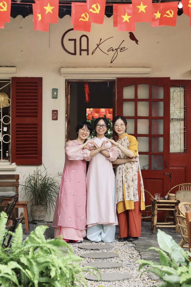 Check-in 6 quán cà phê Hà Nội rực rỡ cờ đỏ sao vàng dịp 2/9 11