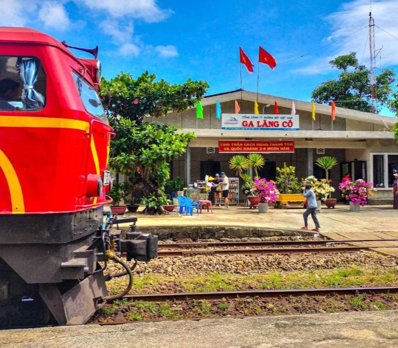Ga Lăng Cô, nhà ga ngay dưới chân đèo Hải Vân