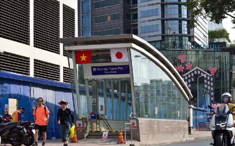 Review thực tế trải nghiệm ga Metro Nhà hát Thành phố 11