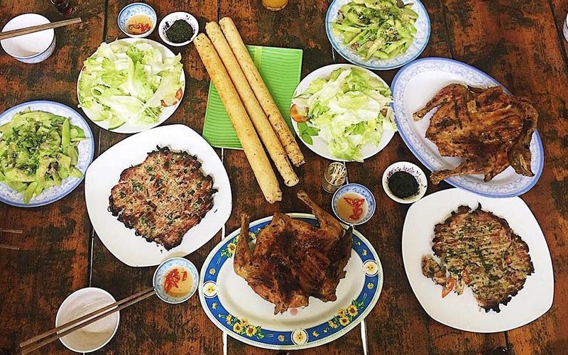 Gà nướng cơm lam – Món ăn dân dã không thể bỏ qua khi du lịch Đà Lạt 18