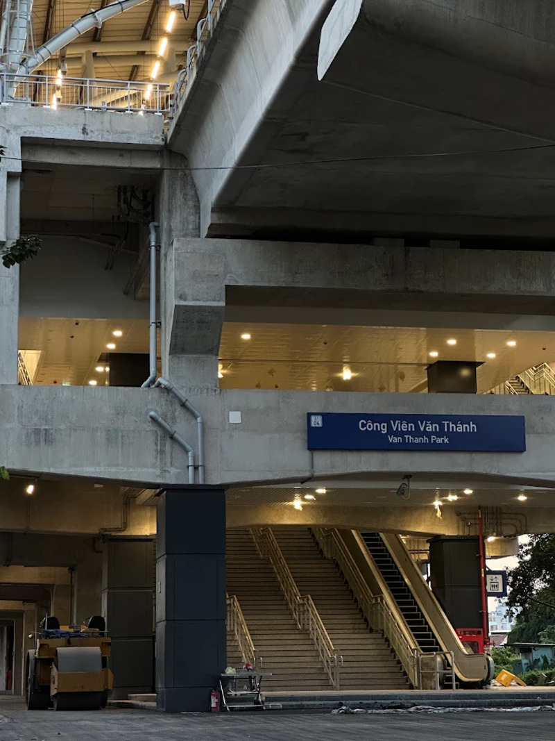 Ga Văn Thánh có gì? Trải nghiệm thực tế & địa điểm ăn chơi gần ga 2