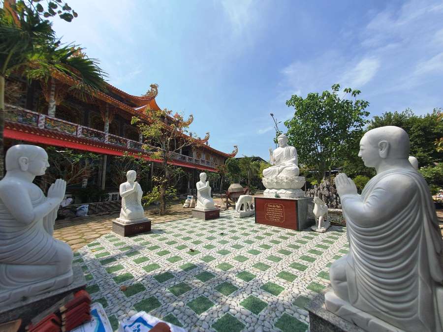 Ghé thăm chùa Thiền Lâm Cà Mau để tham gia lễ hội Hoa Đăng độc đáo 6