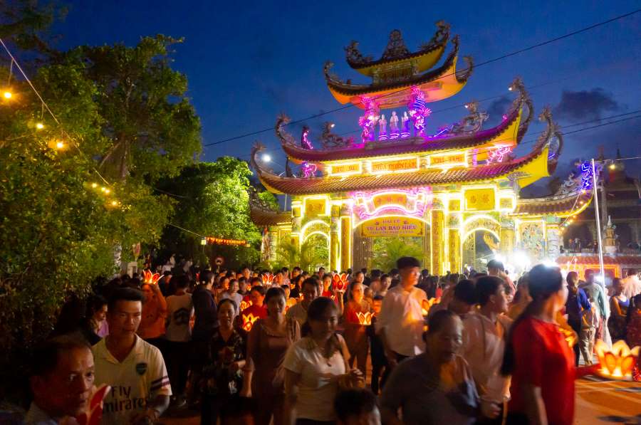 Ghé thăm chùa Thiền Lâm Cà Mau để tham gia lễ hội Hoa Đăng độc đáo 5