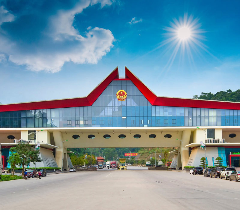 Ghé thăm cửa khẩu Hữu Nghị, check-in cột mốc biên giới hào hùng