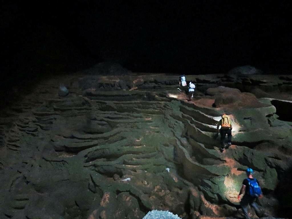Ghé thăm Hang Nước Nứt Quảng Bình hàng triệu năm tuổi 6