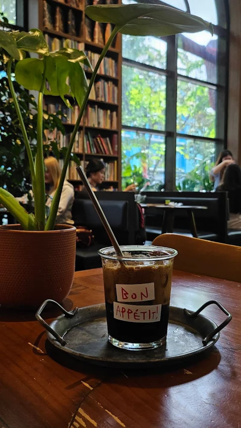 Giang Cafe: Tìm về không gian cổ điển nhưng không kém phần thời thượng 4