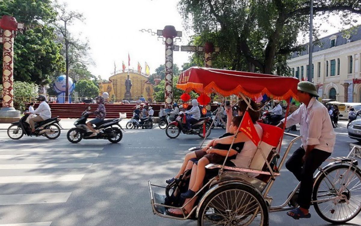 Gợi ý kinh nghiệm du lịch và phương tiện di chuyển đến Hà Nội 7