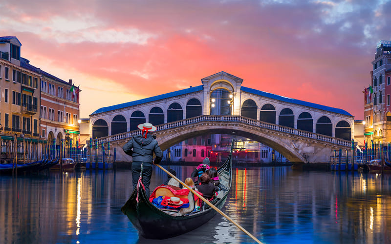 Gondolas: Chiếc thuyền 'quốc dân' tại thành phố nổi Venice