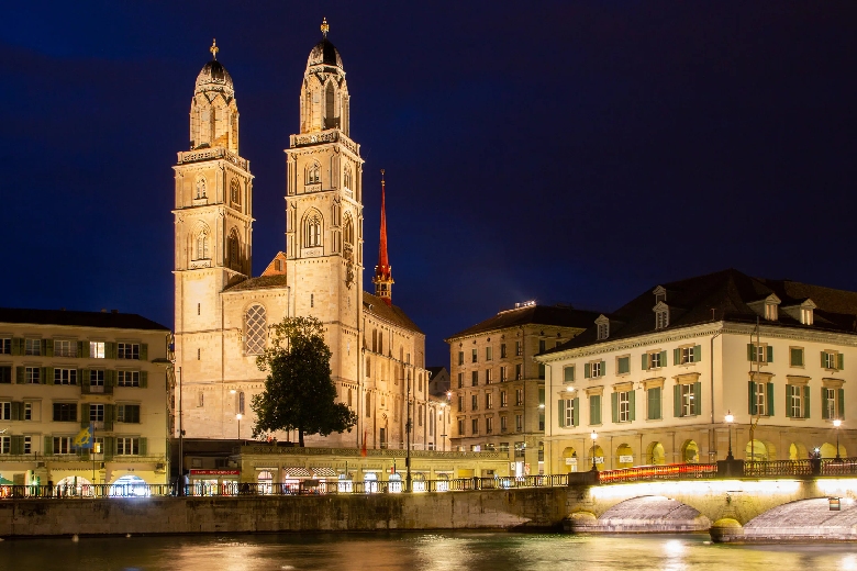 Nhà thờ Grossmünster và biểu tượng tôn giáo giữa lòng Zurich 4