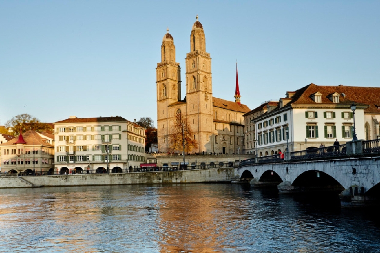 Nhà thờ Grossmünster và biểu tượng tôn giáo giữa lòng Zurich 5