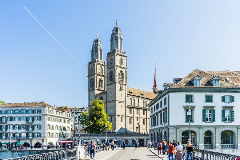 Nhà thờ Grossmünster và biểu tượng tôn giáo giữa lòng Zurich 8