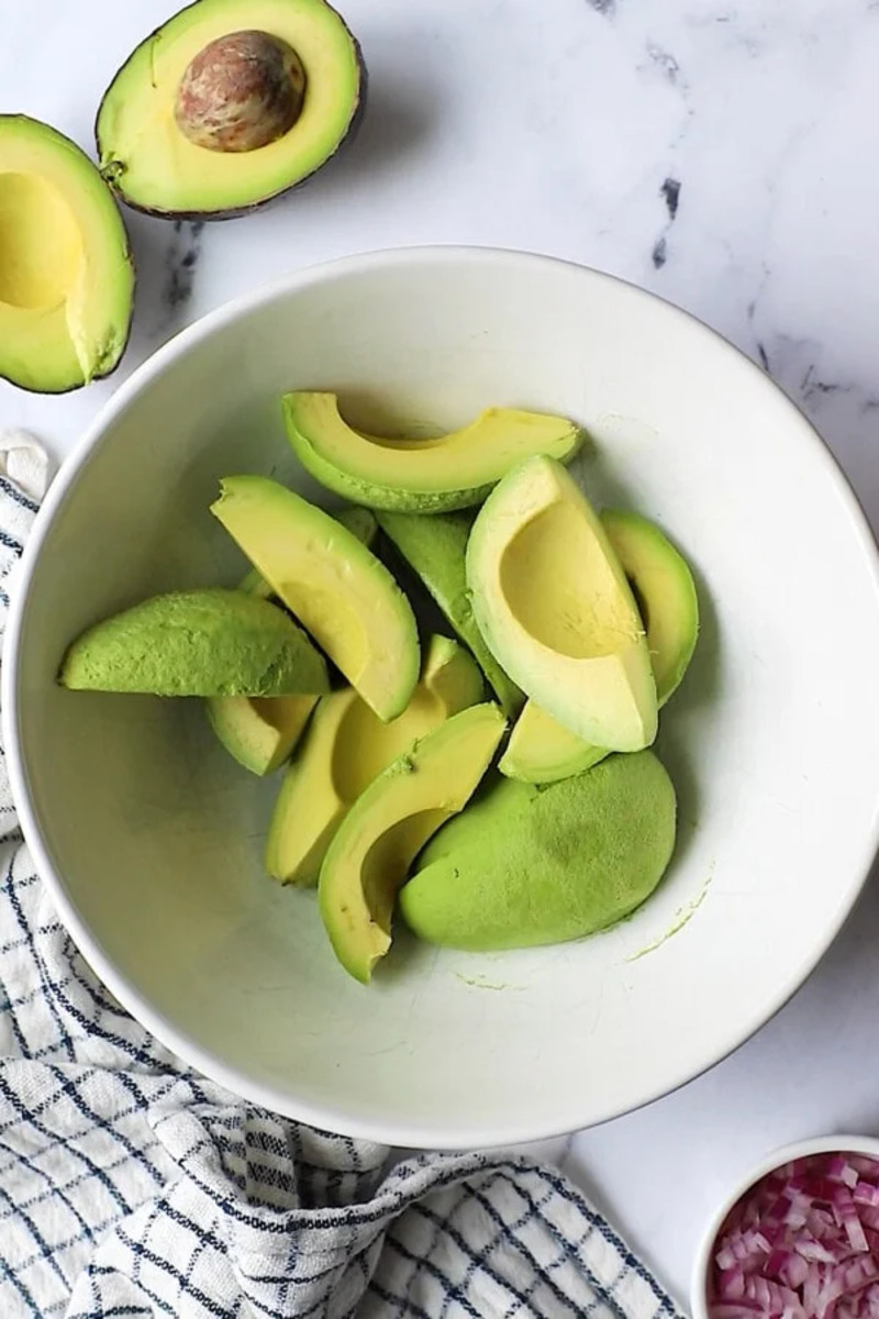 Guacamole: Món sốt trái bơ healthy với cách làm đơn giản 4