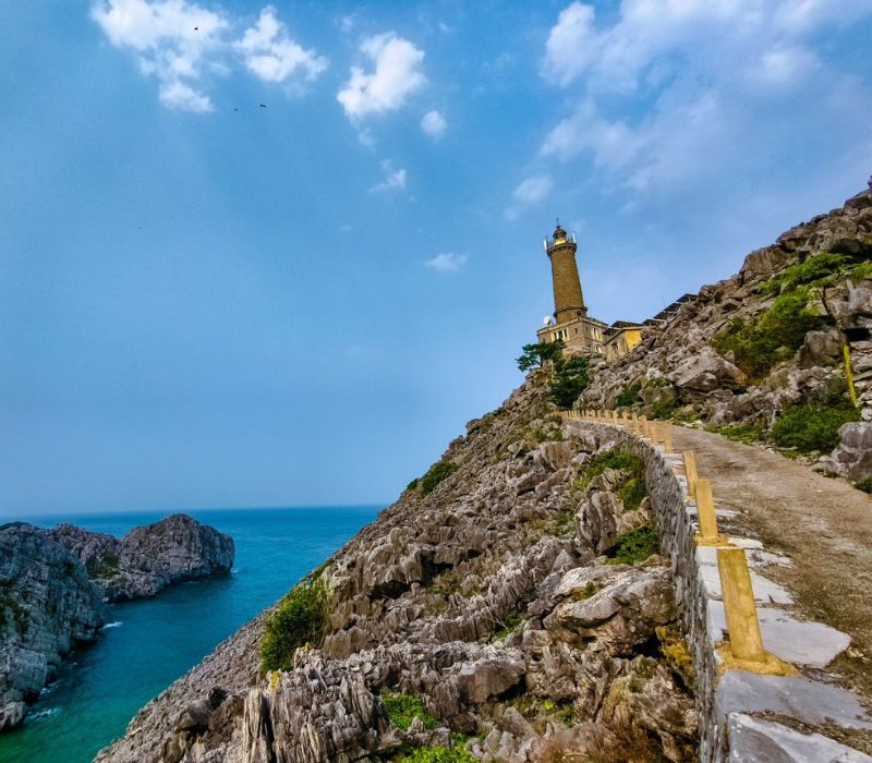 Hải đăng Long Châu: Chinh phục cột mốc sừng sững giữa biển khơi 2