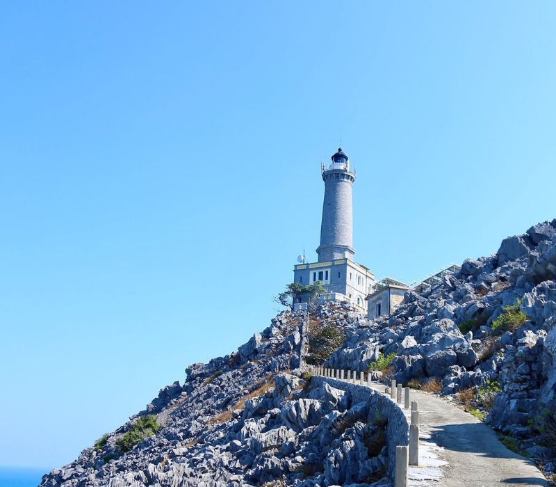 Hải đăng Long Châu: Chinh phục cột mốc sừng sững giữa biển khơi 3