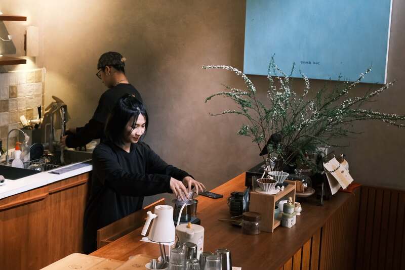 Hai Tâm Hồn Café: Quán xinh đón nắng siêu thơ ở Đống Đa 7