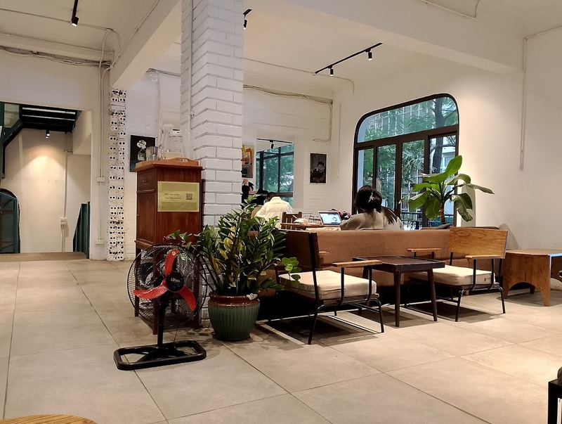 Cafe Hầm Trú Ẩn góc bình yên nép mình giữa lòng Hà Nội 8