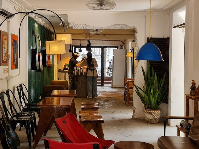 Cafe Hầm Trú Ẩn góc bình yên nép mình giữa lòng Hà Nội 9