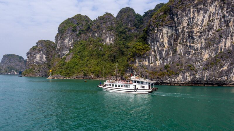 Hang Bồ Nâu, kỳ quan đá vôi tuyệt đẹp tại Vịnh Hạ Long 7