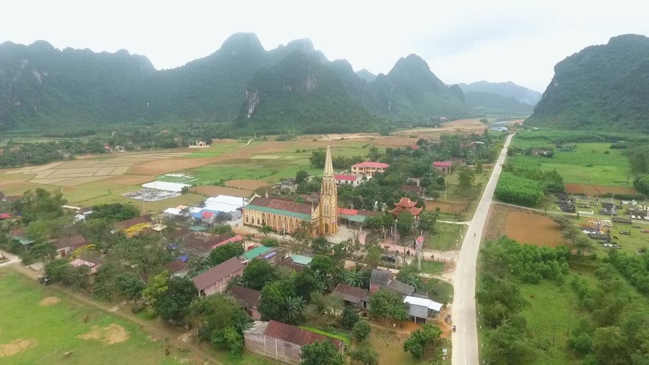 Hàng loạt nhà thờ Quảng Bình nổi bật với kiến trúc độc đáo 6