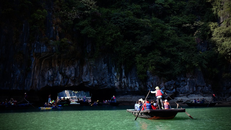 Hang Luồn Hạ Long – Chốn tiên cảnh nơi Vịnh Lan Hạ 7