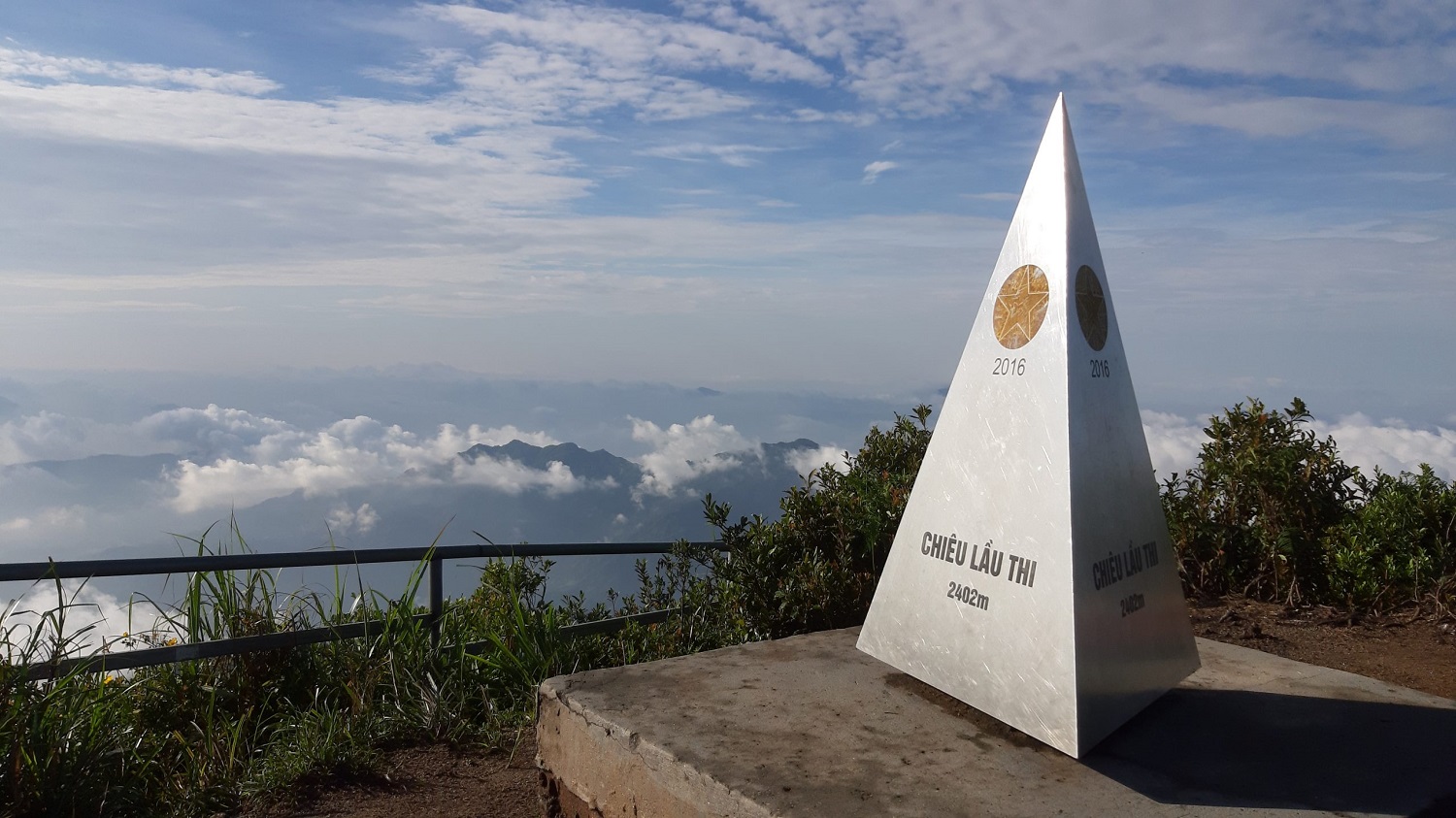 Hành trình trekking Chiêu Lầu Thi lạc giữa biển mây bềnh bồng 4
