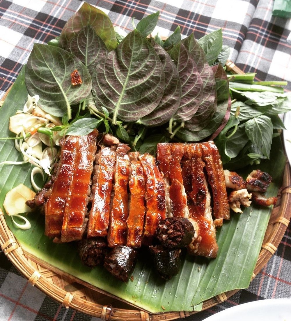 Heo Măng Đen quay, món ăn dân dã nơi núi rừng Kon Tum 10