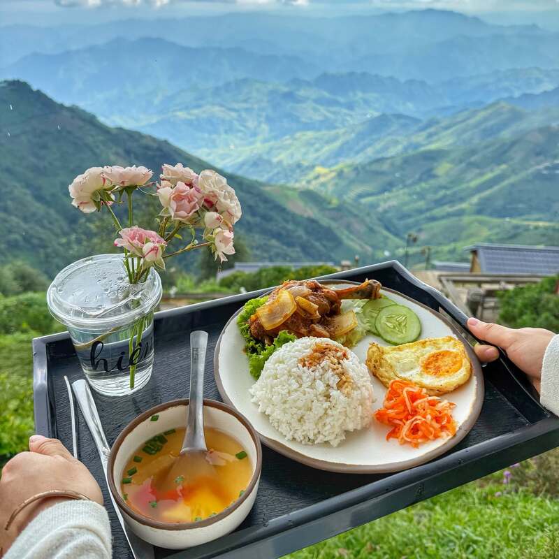 Hiên Coffee Tà Xùa, điểm đón gió chạm đỉnh biển mây 7