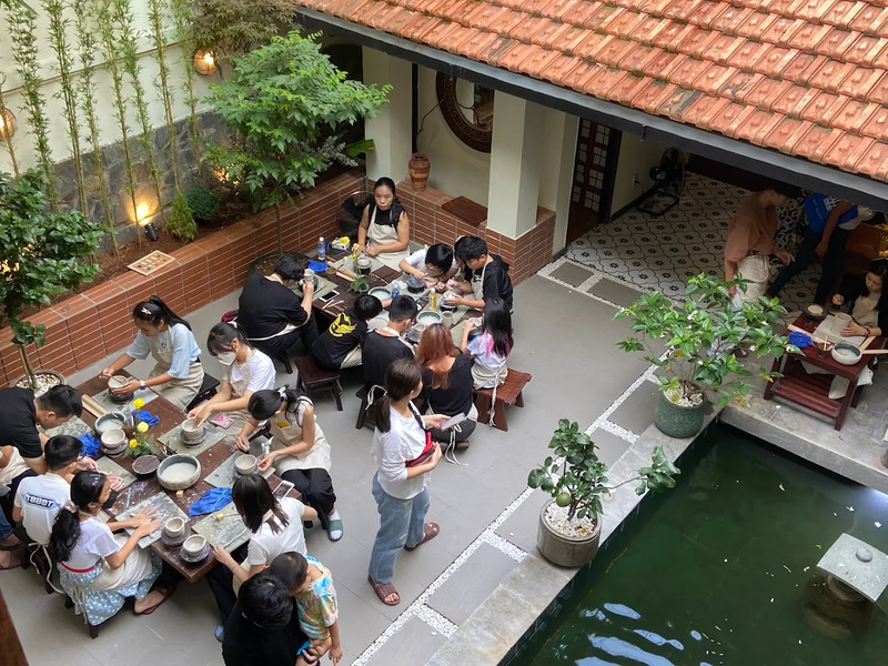 Hiên Concept, xưởng thủ công làm gốm và khắc gỗ giữa Sài Gòn 2