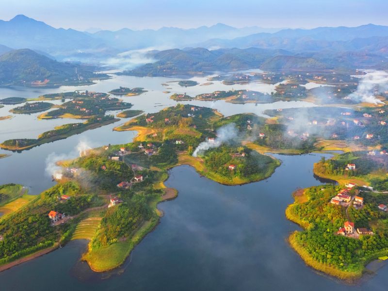 Du hí hồ Cấm Sơn, vịnh Hạ Long thu nhỏ của núi rừng Bắc Giang 2