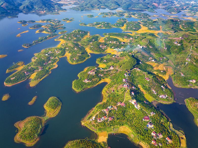 Du hí hồ Cấm Sơn, vịnh Hạ Long thu nhỏ của núi rừng Bắc Giang 4
