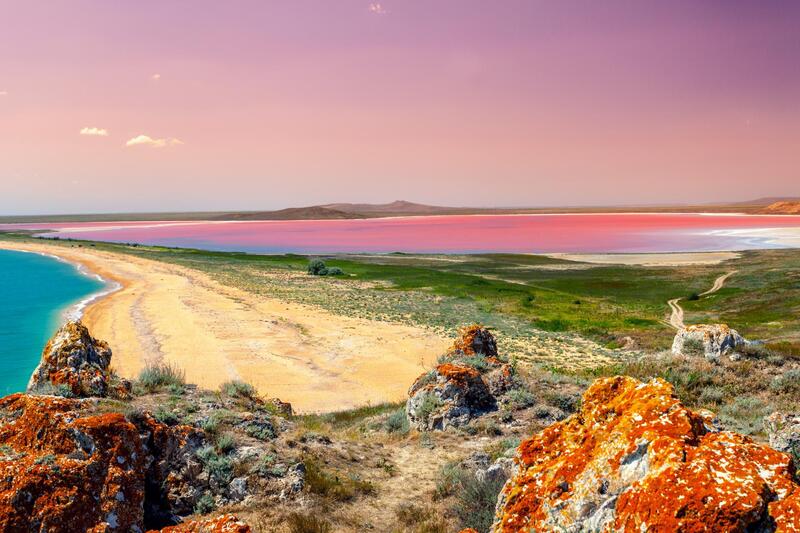 Hồ Hillier pha sắc hồng như trong truyện cổ tích tại Úc 9